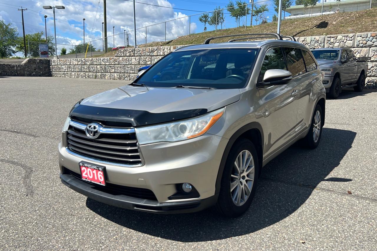 2016 Toyota Highlander XLE Photo2