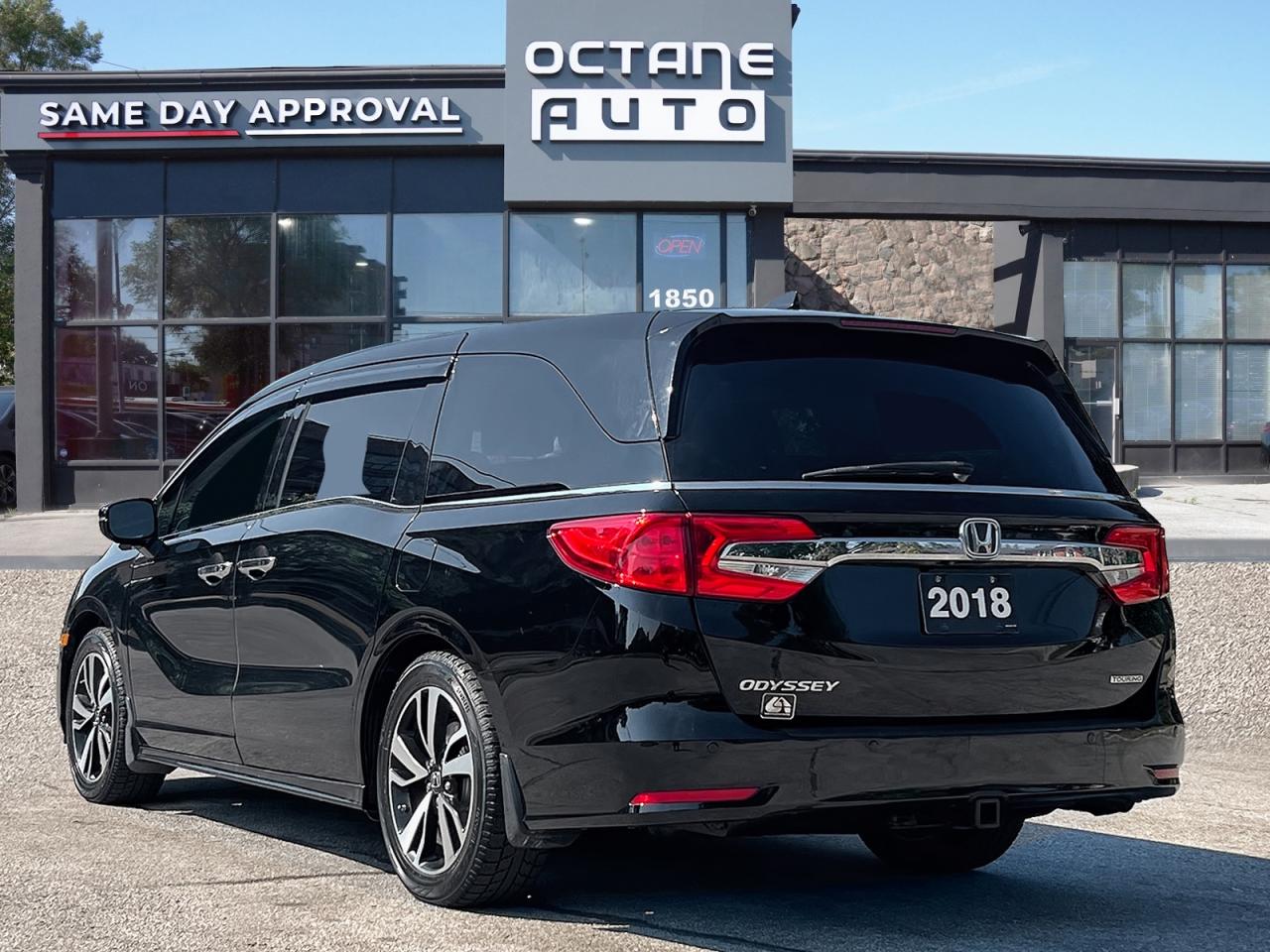 2018 Honda Odyssey Touring - Photo #5
