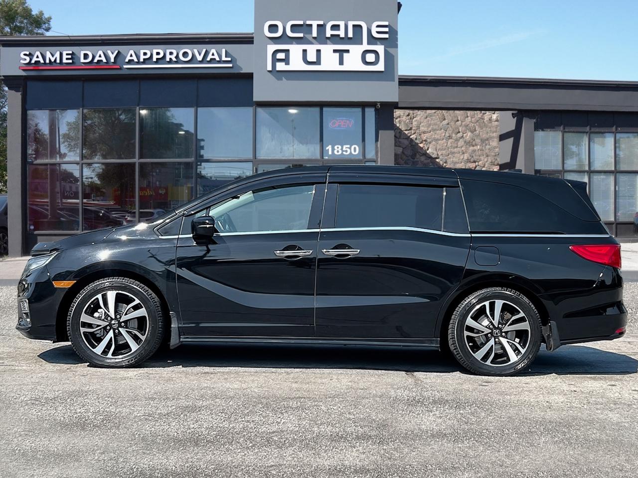 2018 Honda Odyssey Touring - Photo #3