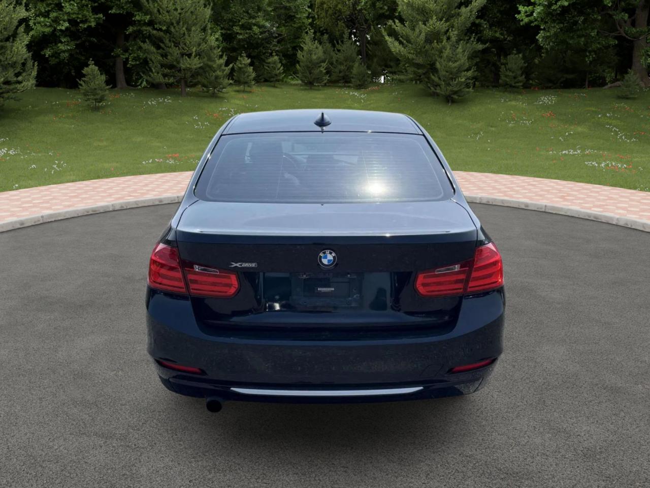 2013 BMW 3 Series 320i xDrive Photo2