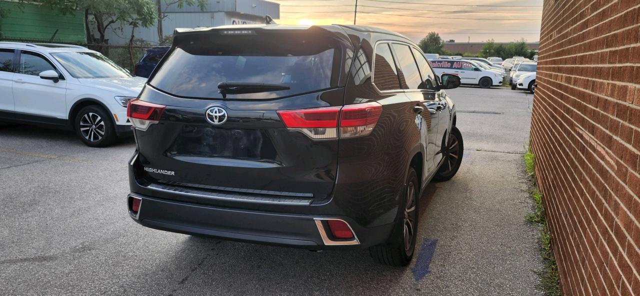 2019 Toyota Highlander AWD XLE Photo4