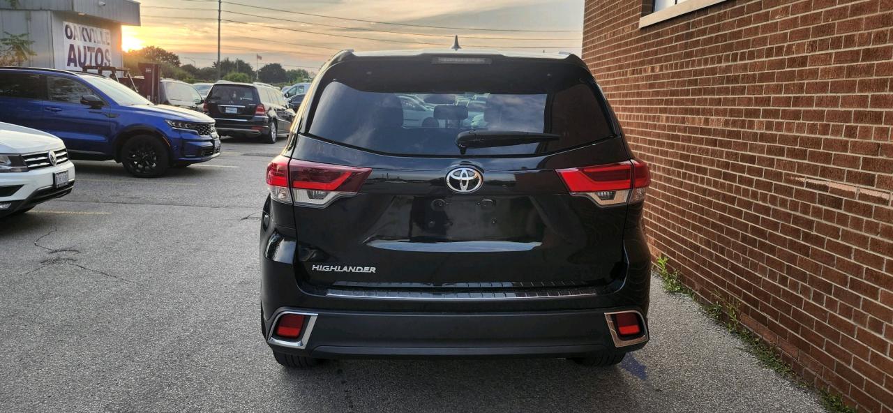 2019 Toyota Highlander AWD XLE Photo3
