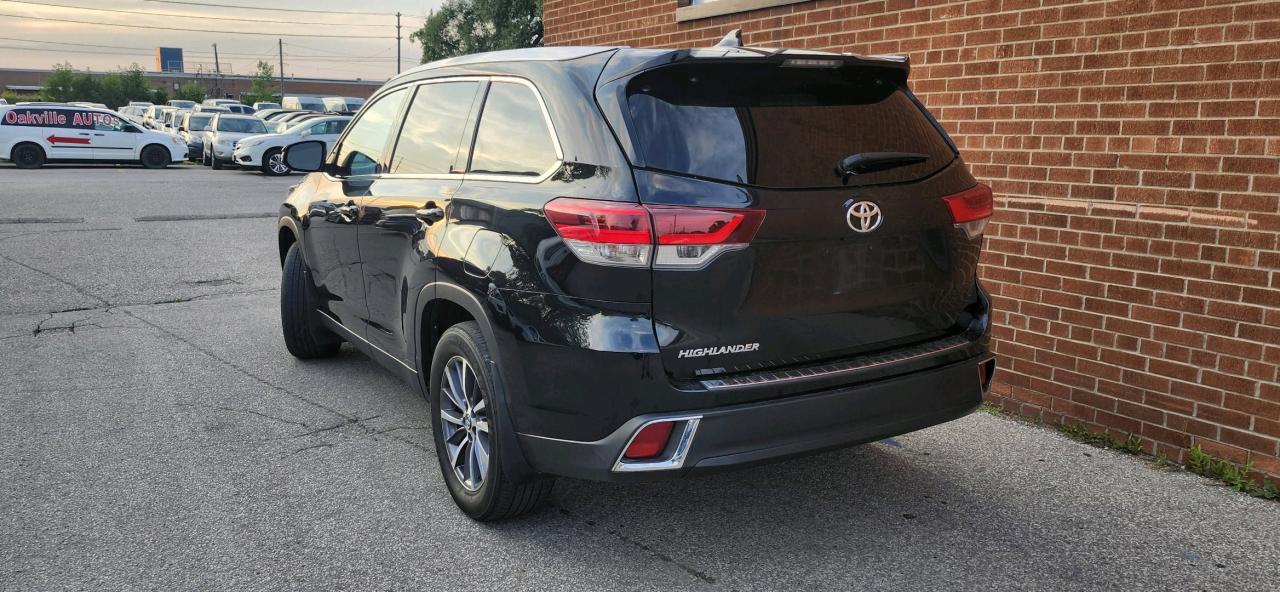 2019 Toyota Highlander AWD XLE Photo2