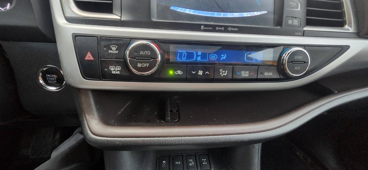 2019 Toyota Highlander AWD XLE Photo