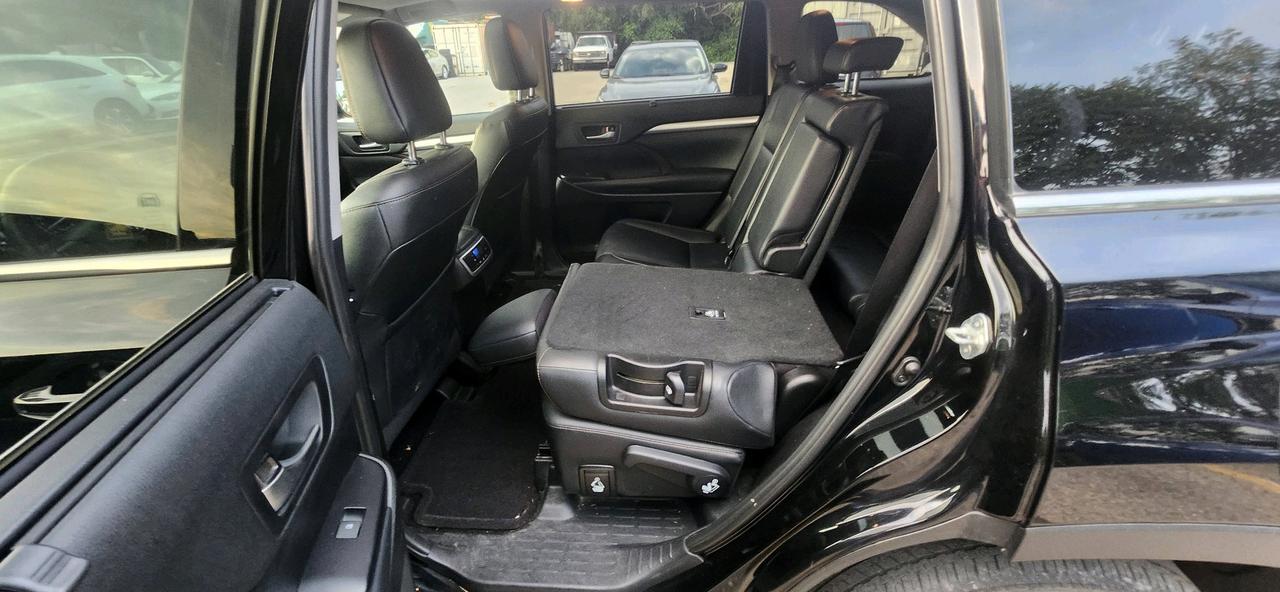 2019 Toyota Highlander AWD XLE Photo