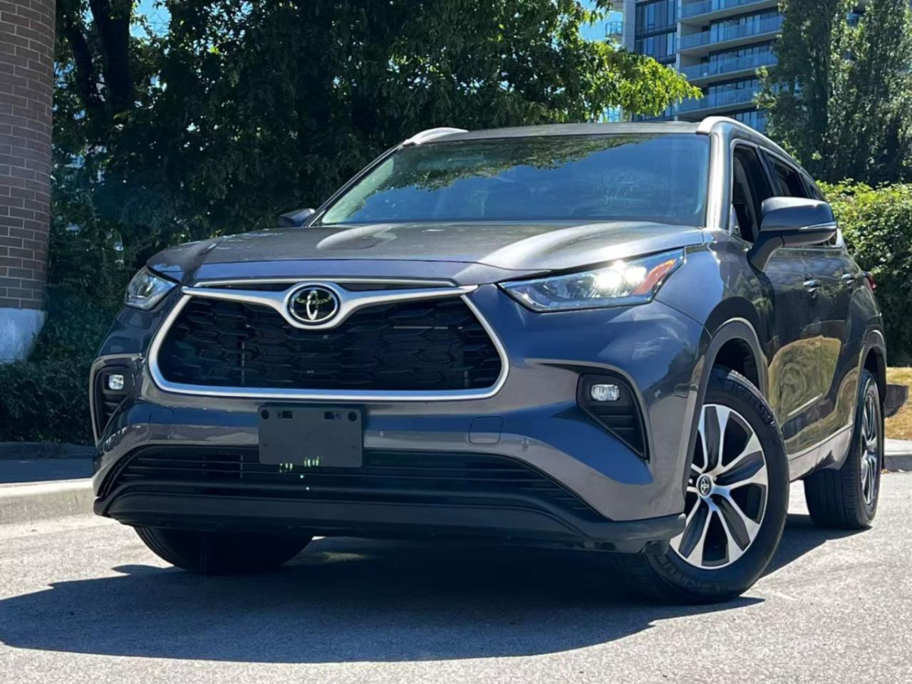 Used 2022 Toyota Highlander XLE AWD/ NO ACCIDENT/ BC LOCAL/ ONE OWNER for sale in Richmond, BC