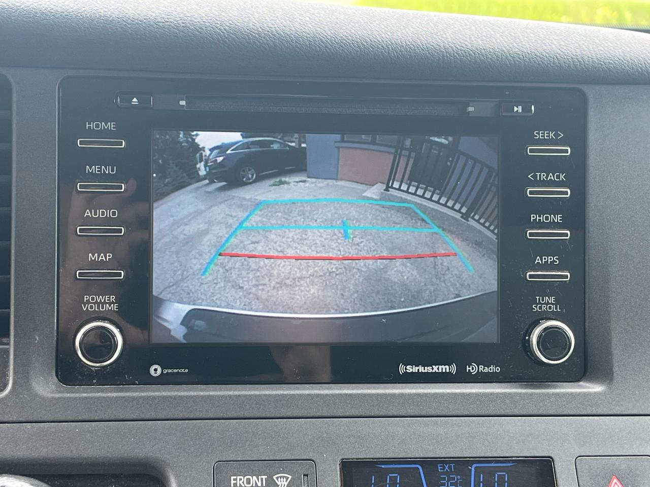 2019 Toyota Sienna LE | PWR SLIDING DOORS | APPLE CARPLAY | - Photo #15