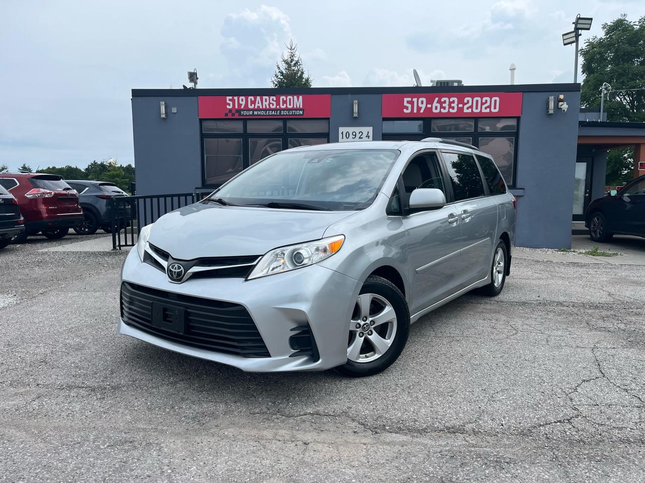 2019 Toyota Sienna LE | PWR SLIDING DOORS | APPLE CARPLAY |