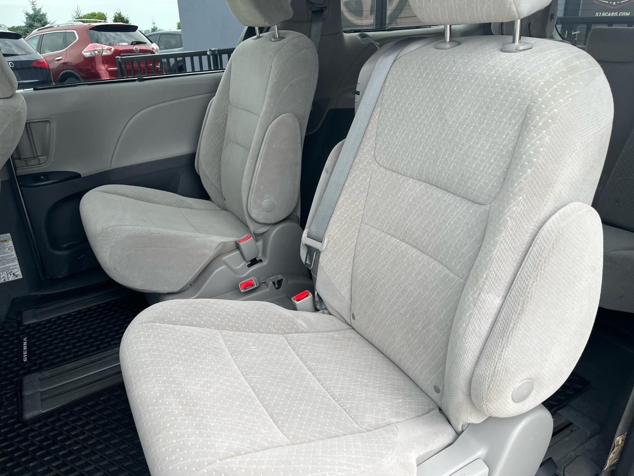 2019 Toyota Sienna LE | PWR SLIDING DOORS | APPLE CARPLAY | - Photo #10