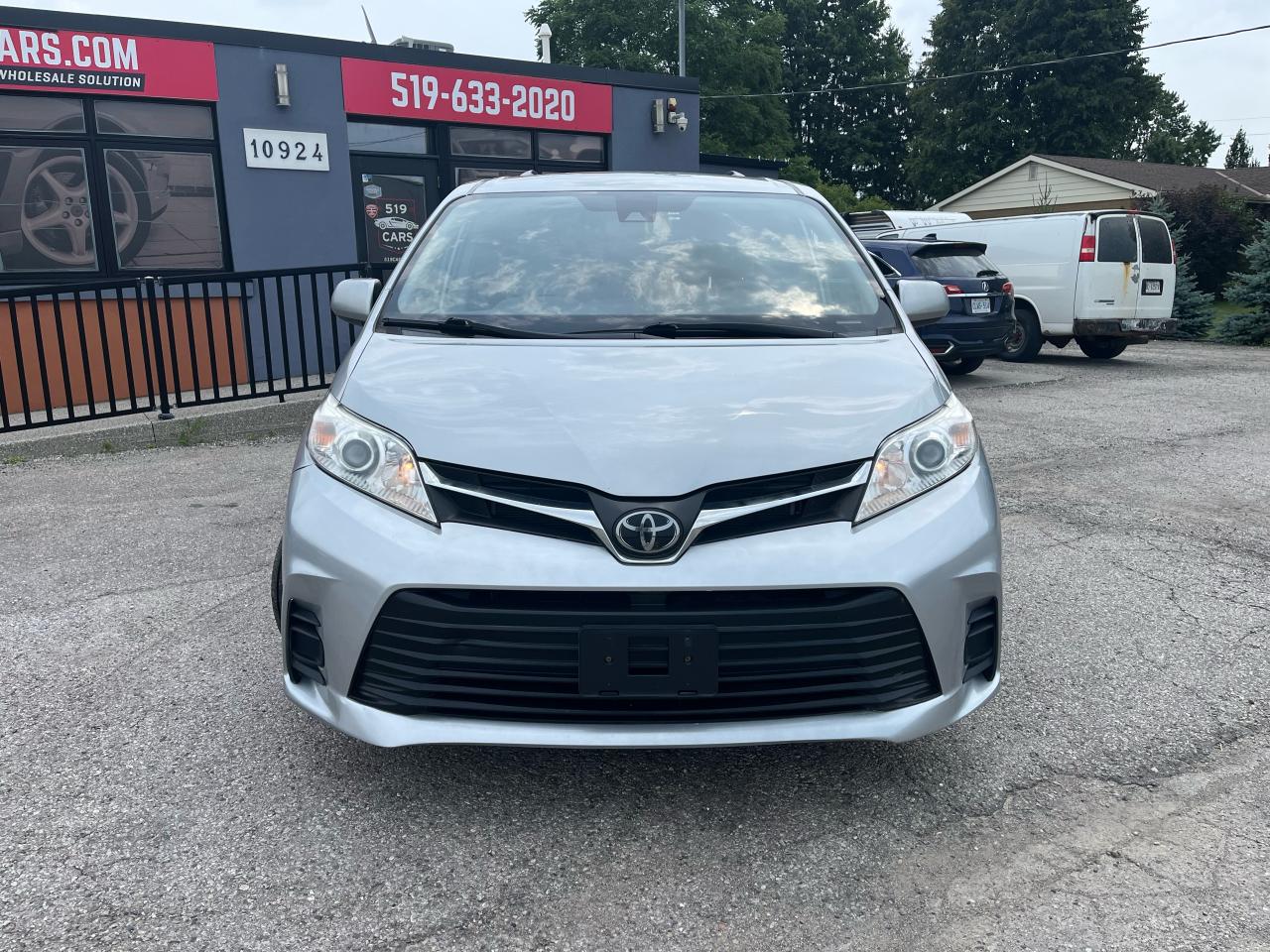 2019 Toyota Sienna LE | PWR SLIDING DOORS | APPLE CARPLAY | - Photo #8