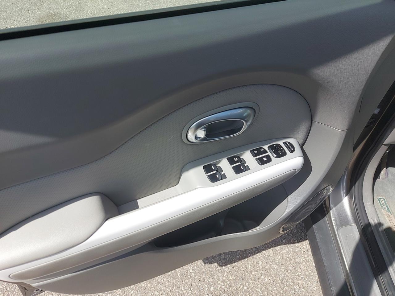 2016 Kia Soul EV Luxury Photo