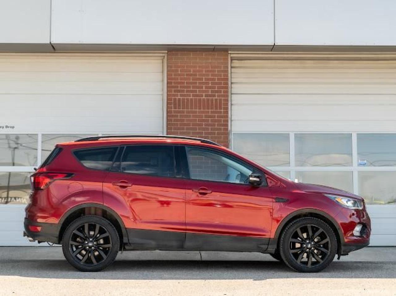 2019 Ford Escape Titanium - Photo #4