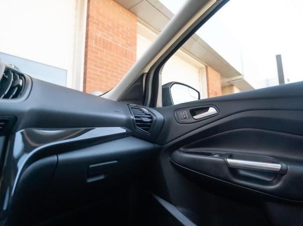 2019 Ford Escape Titanium - Photo #20