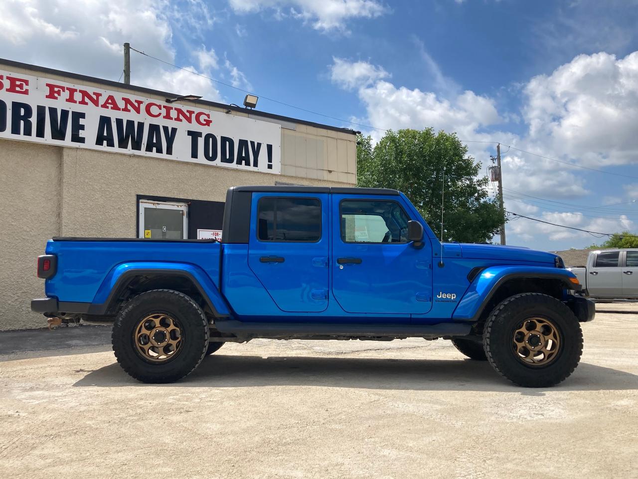 2020 Jeep Gladiator Overland - Photo #2
