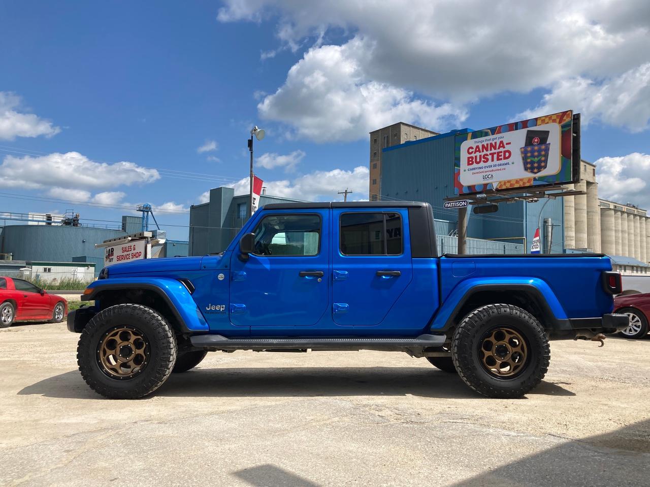 2020 Jeep Gladiator Overland - Photo #3