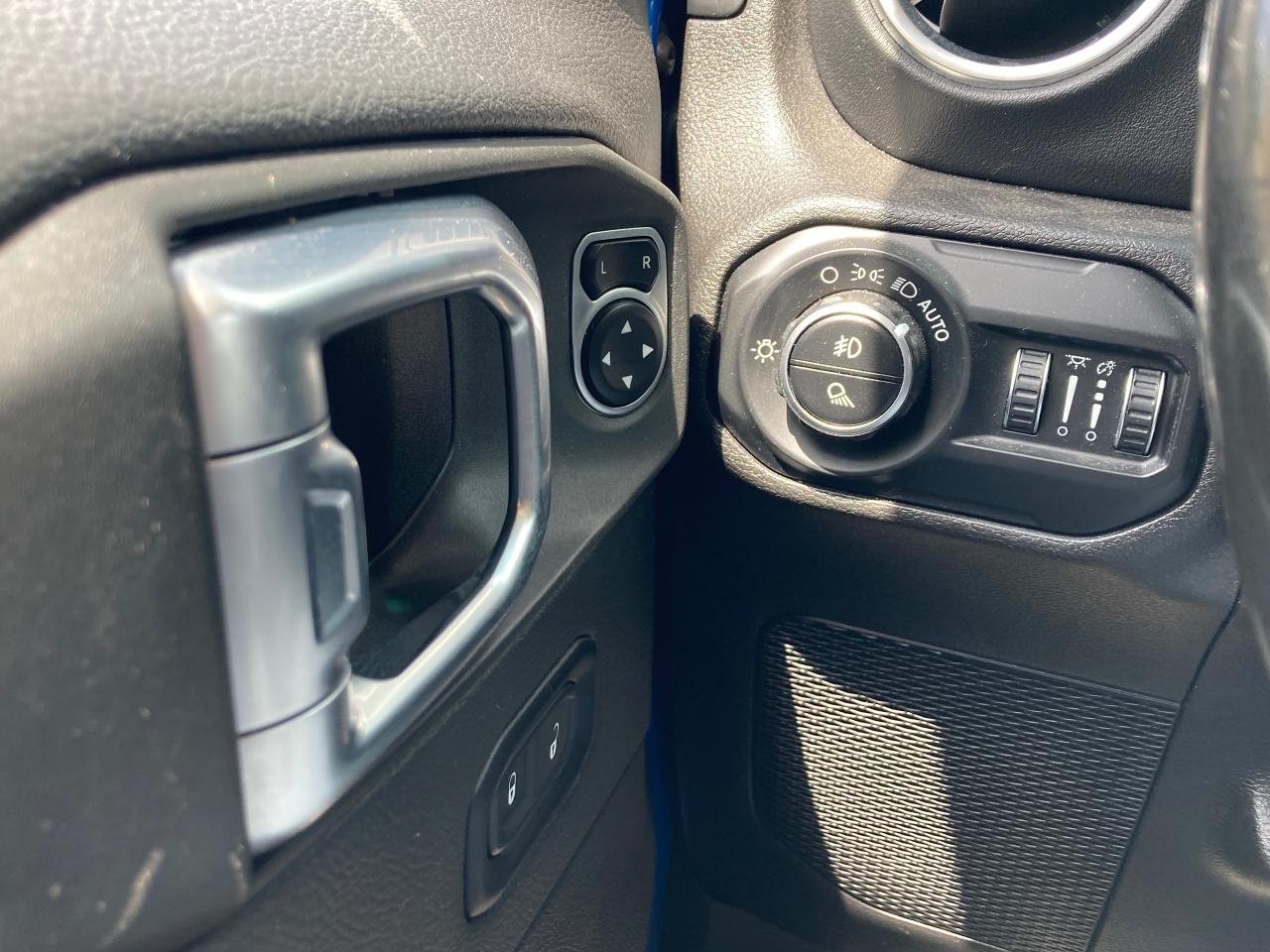 2020 Jeep Gladiator Overland - Photo #21