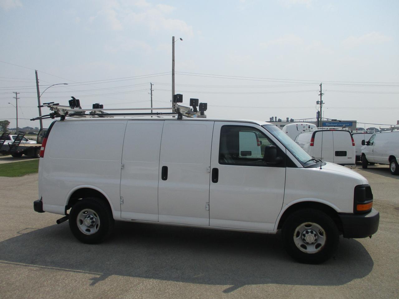 2015 Chevrolet Express Cargo Van  - Photo #4