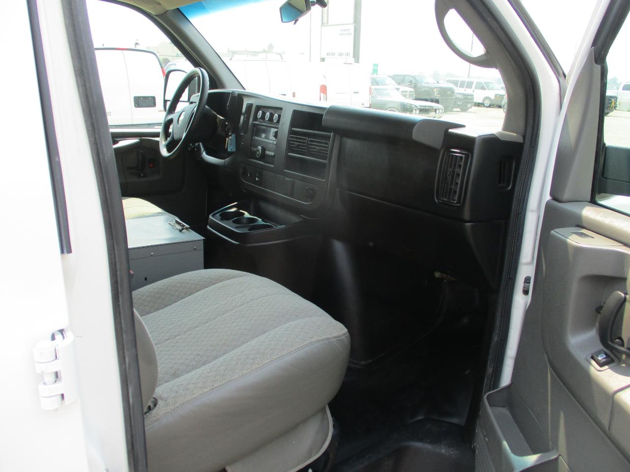 2015 Chevrolet Express Cargo Van  - Photo #7