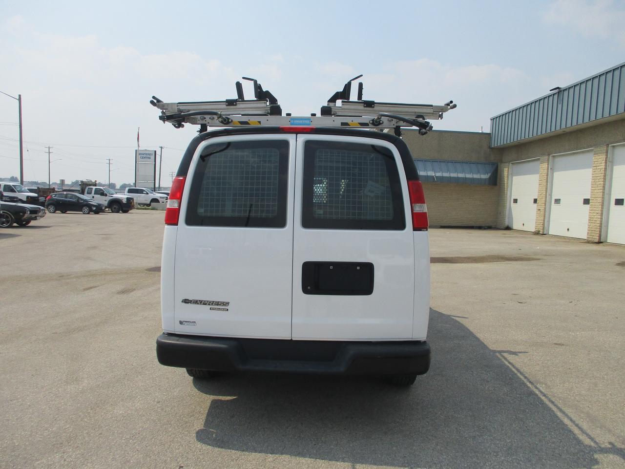 2015 Chevrolet Express Cargo Van  - Photo #5