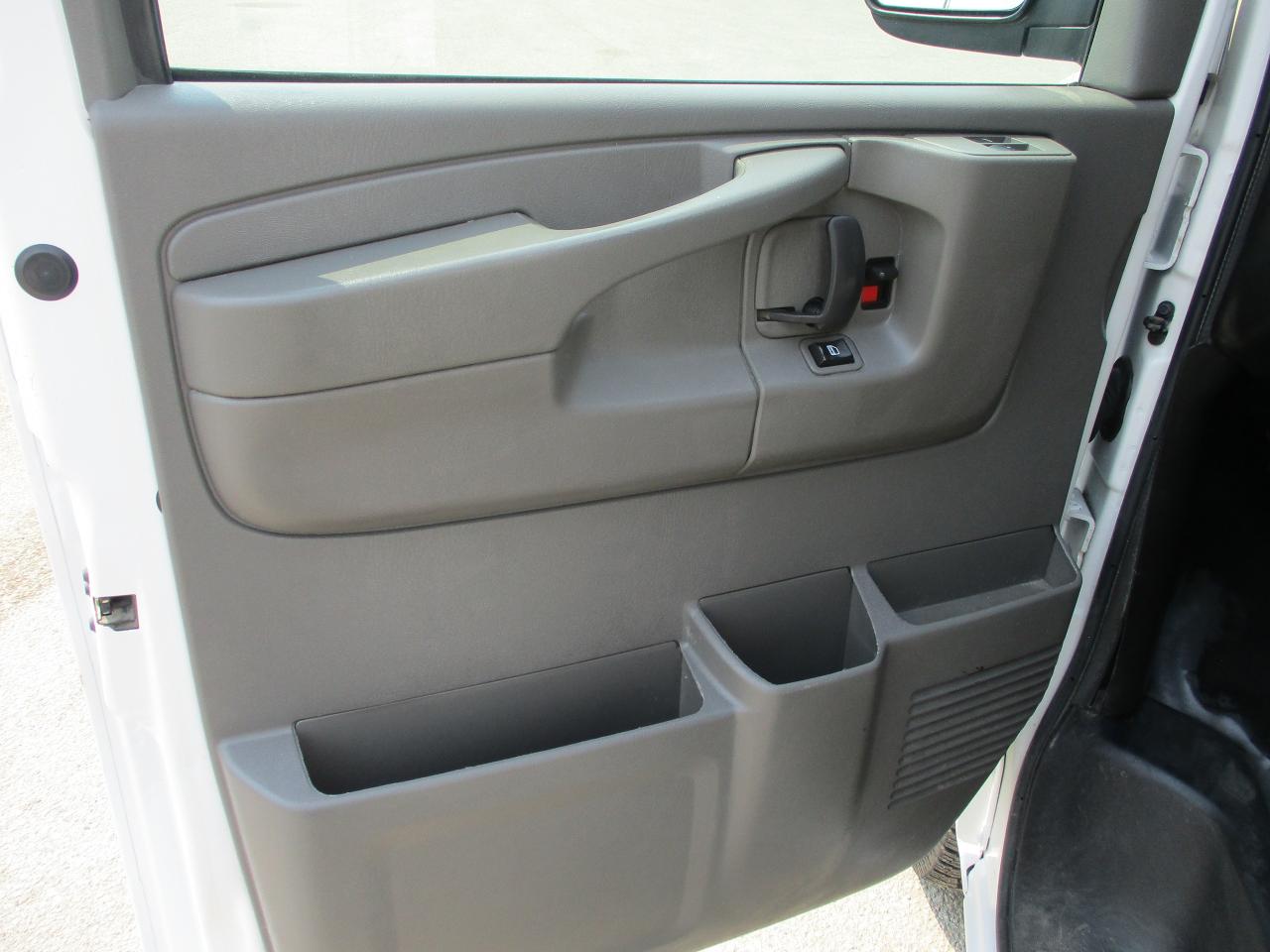 2015 Chevrolet Express Cargo Van  - Photo #9