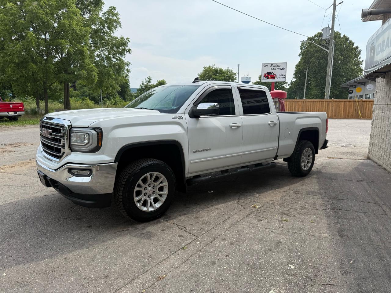 2018 GMC Sierra 1500 SLE - Photo #10