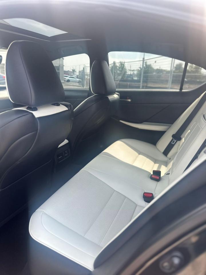 2021 Lexus IS 300 F SPORT - Photo #4