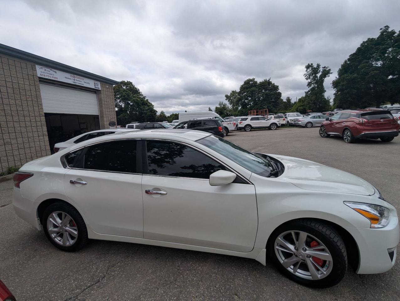 2015 Nissan Altima 2.5 SV Photo3