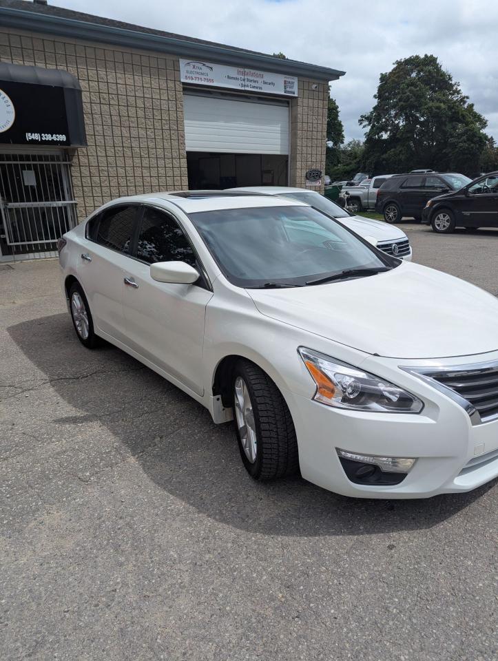 2015 Nissan Altima 2.5 SV Photo2