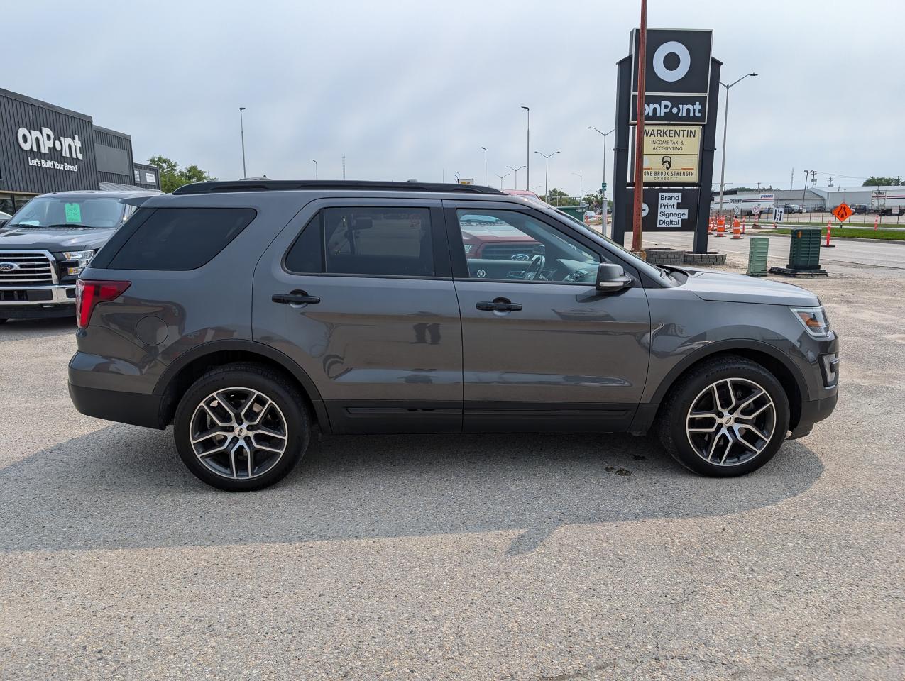 2016 Ford Explorer SPORT | NO ACCIDENTS | LOW KMS | TWIN TURBO - Photo #3