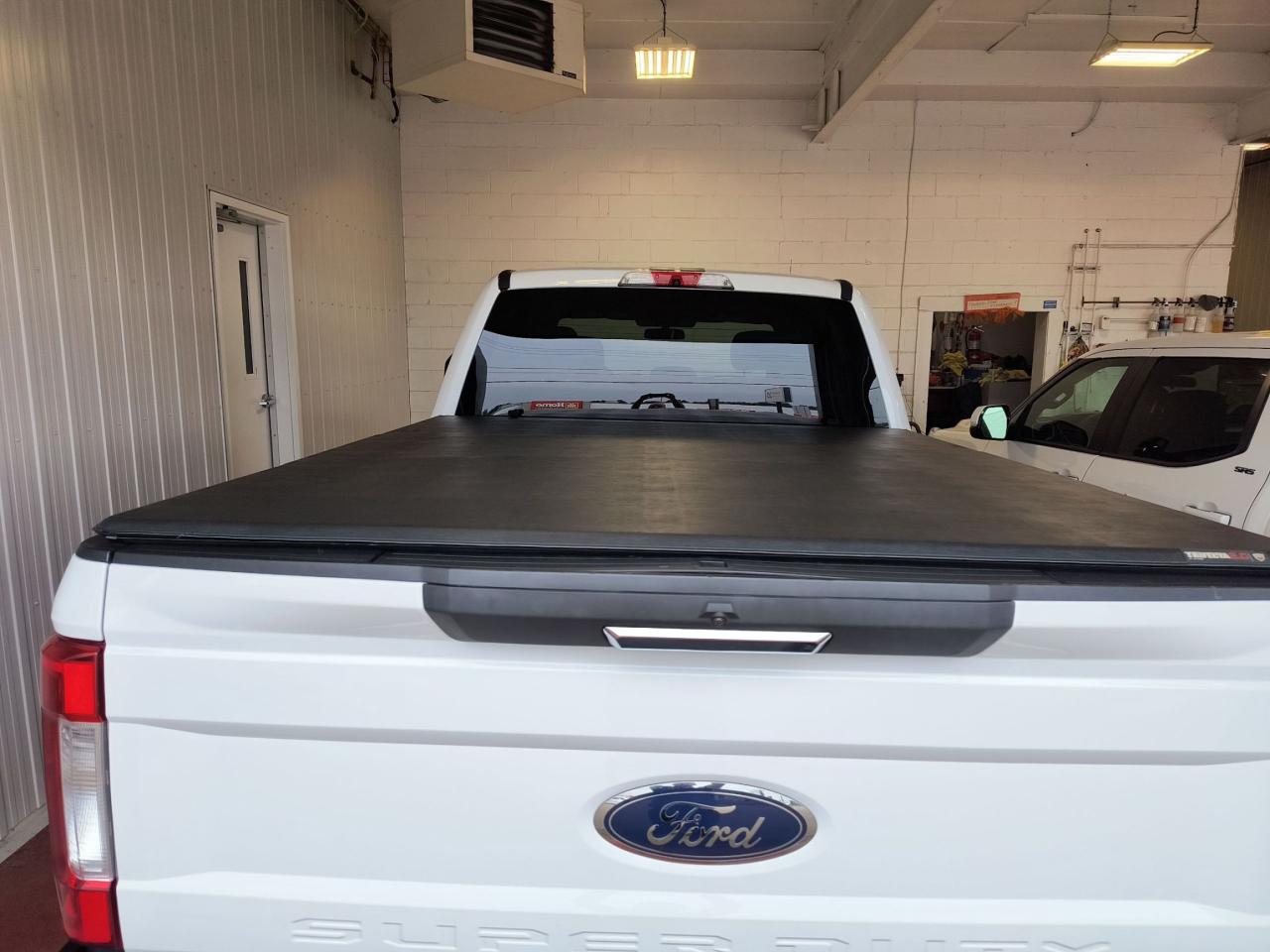2019 Ford SUPER DUTY F-250 SRW XLT Photo0