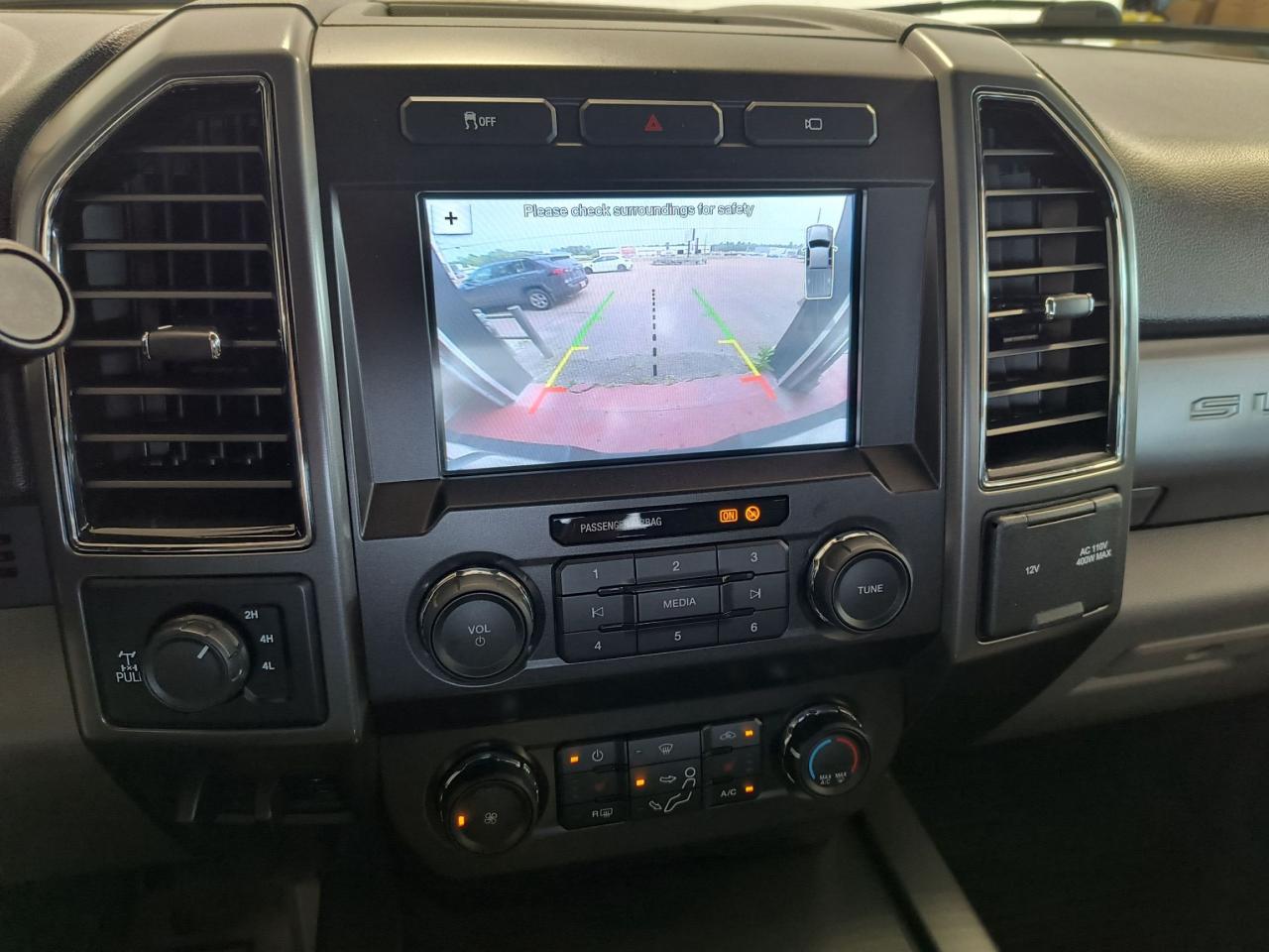 2019 Ford SUPER DUTY F-250 SRW XLT Photo0