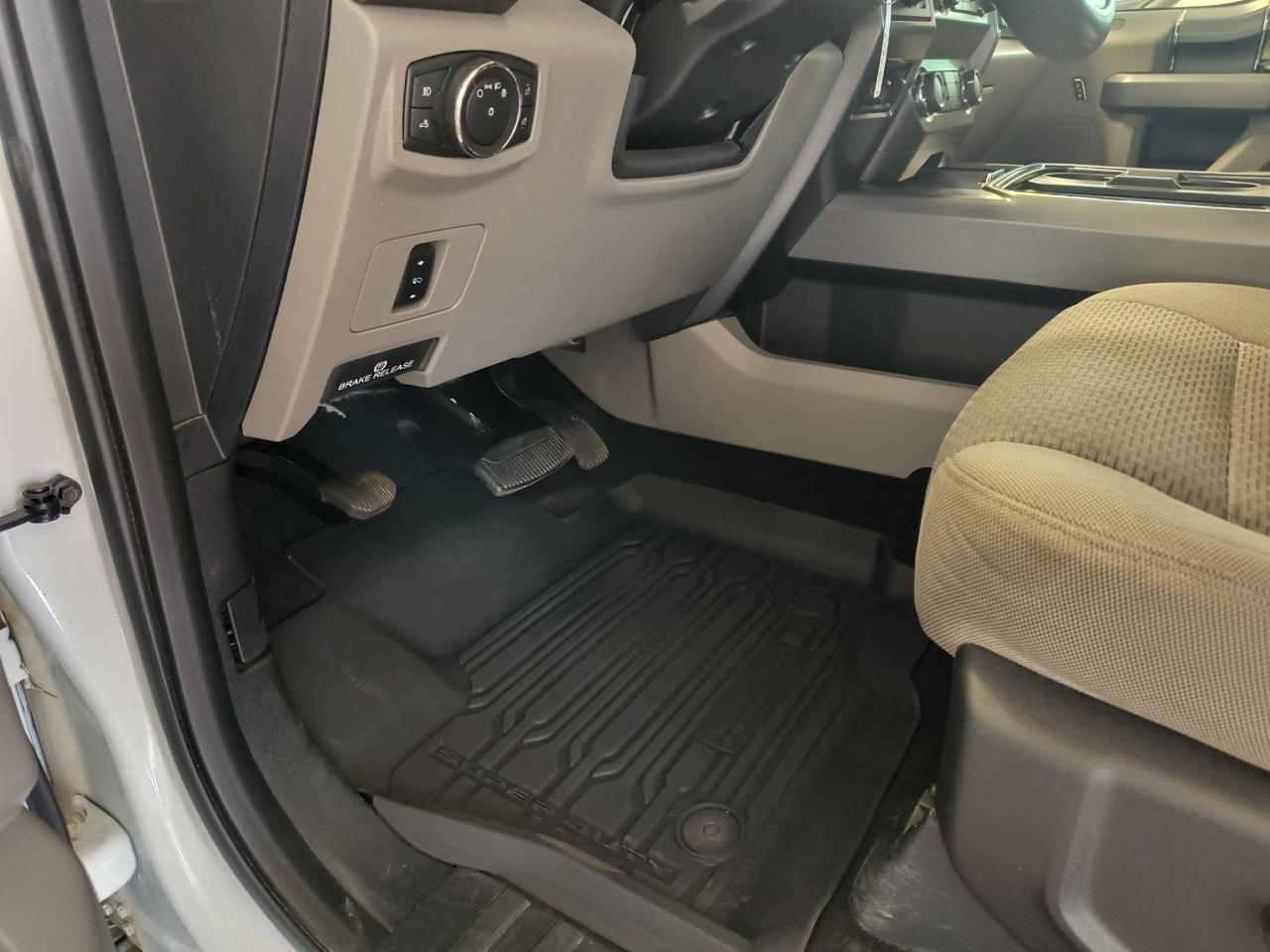 2019 Ford SUPER DUTY F-250 SRW XLT Photo0