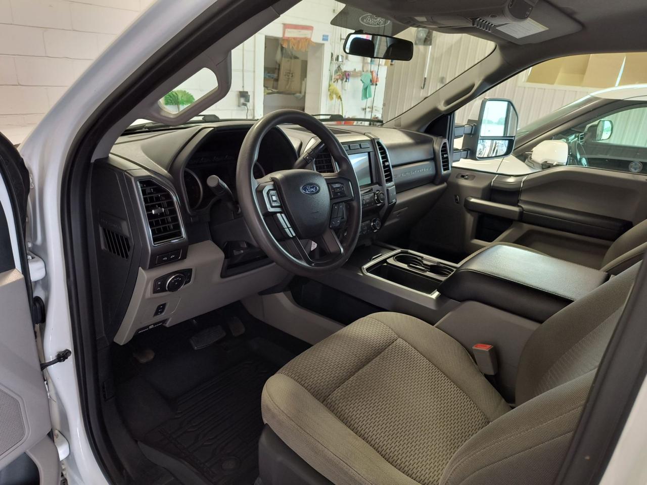 2019 Ford SUPER DUTY F-250 SRW XLT Photo0