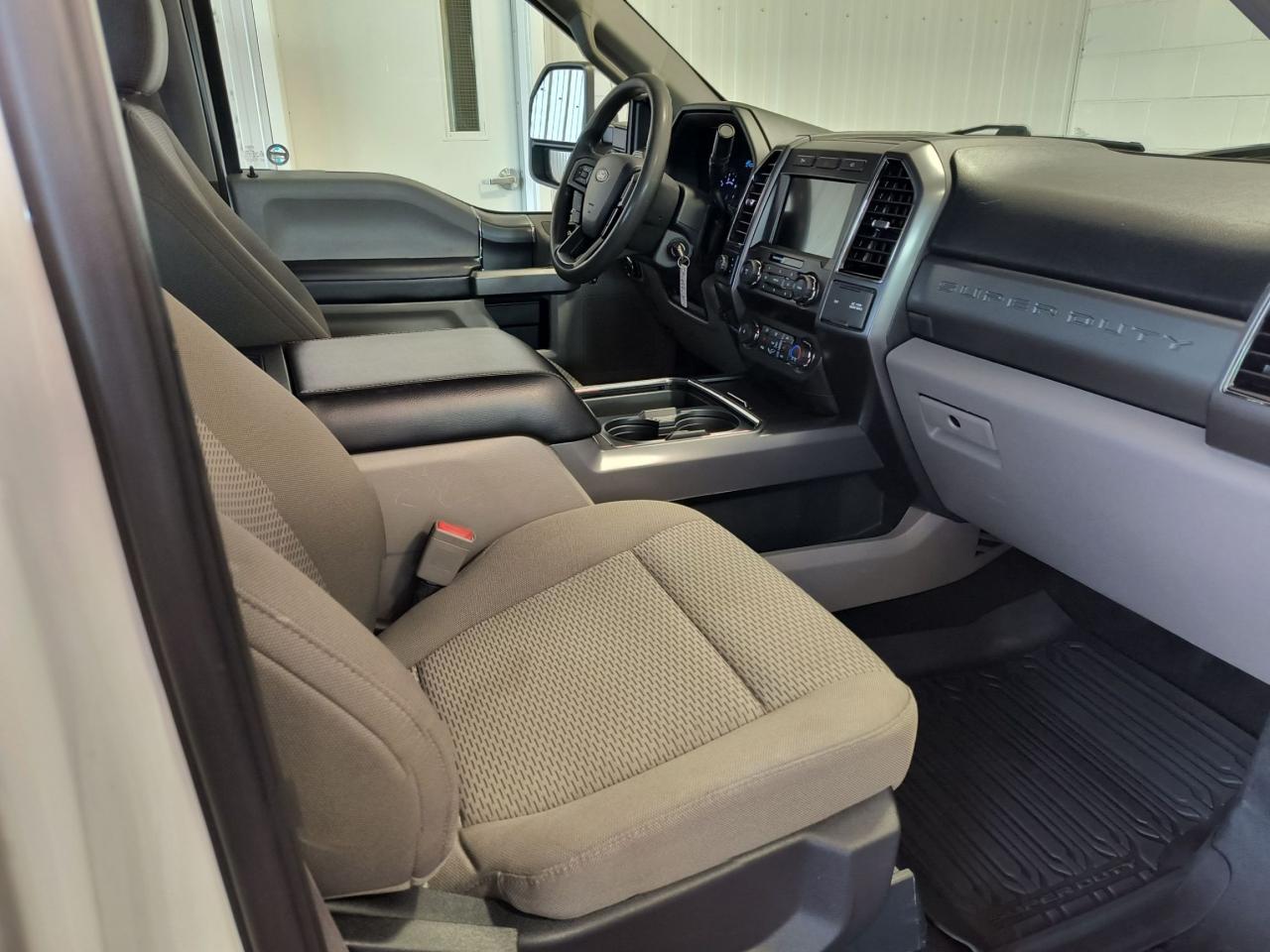 2019 Ford SUPER DUTY F-250 SRW XLT Photo0