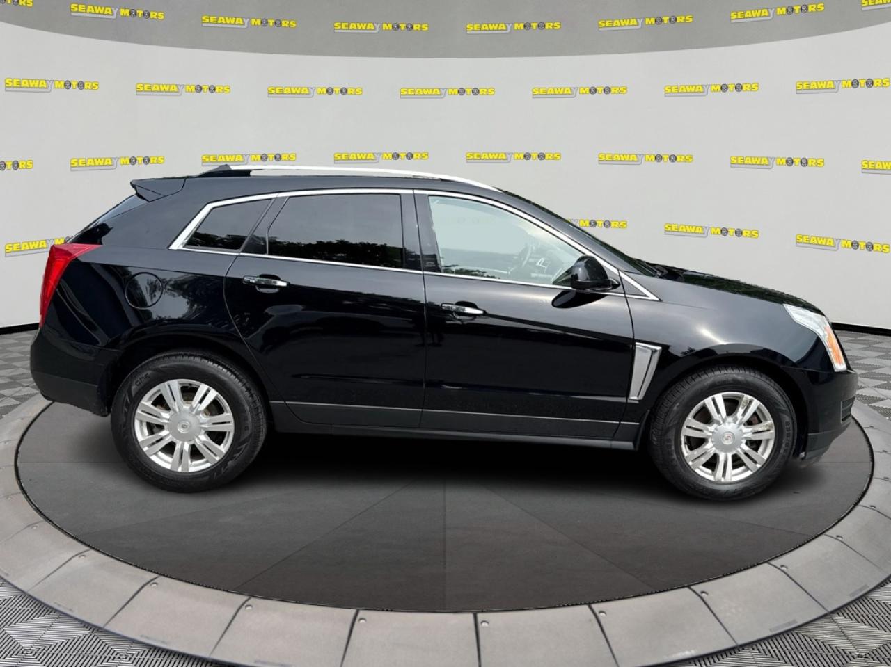 2016 Cadillac SRX Luxury - Photo #2