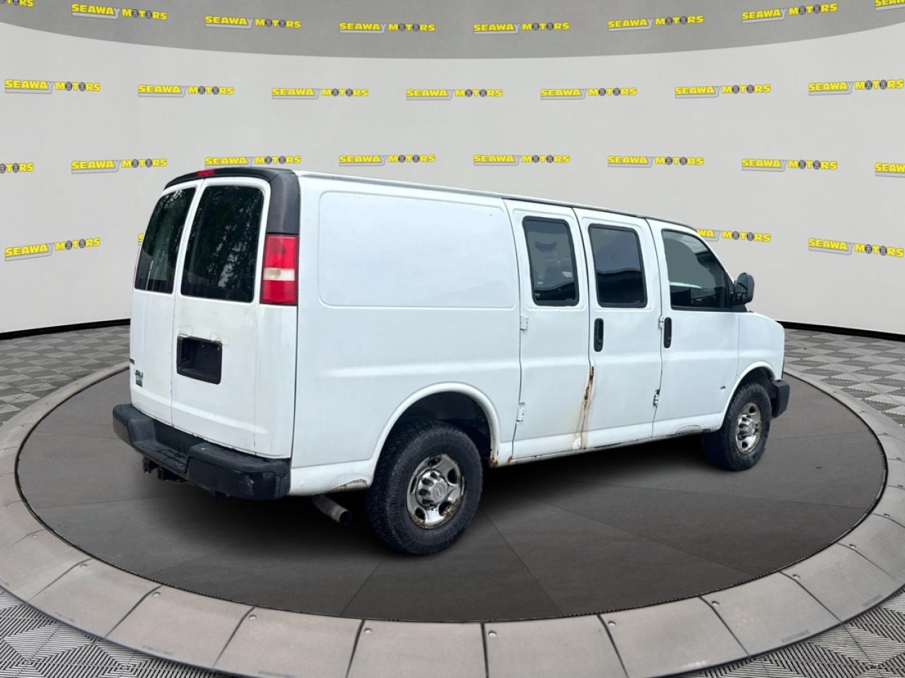 2012 Chevrolet Express G2500 - Photo #3