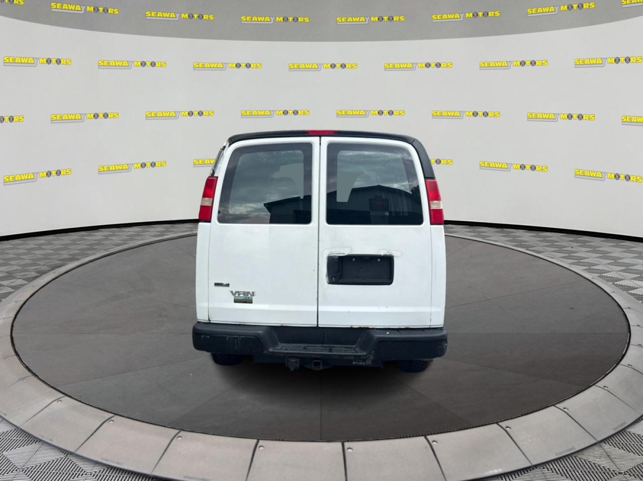 2012 Chevrolet Express G2500 - Photo #4
