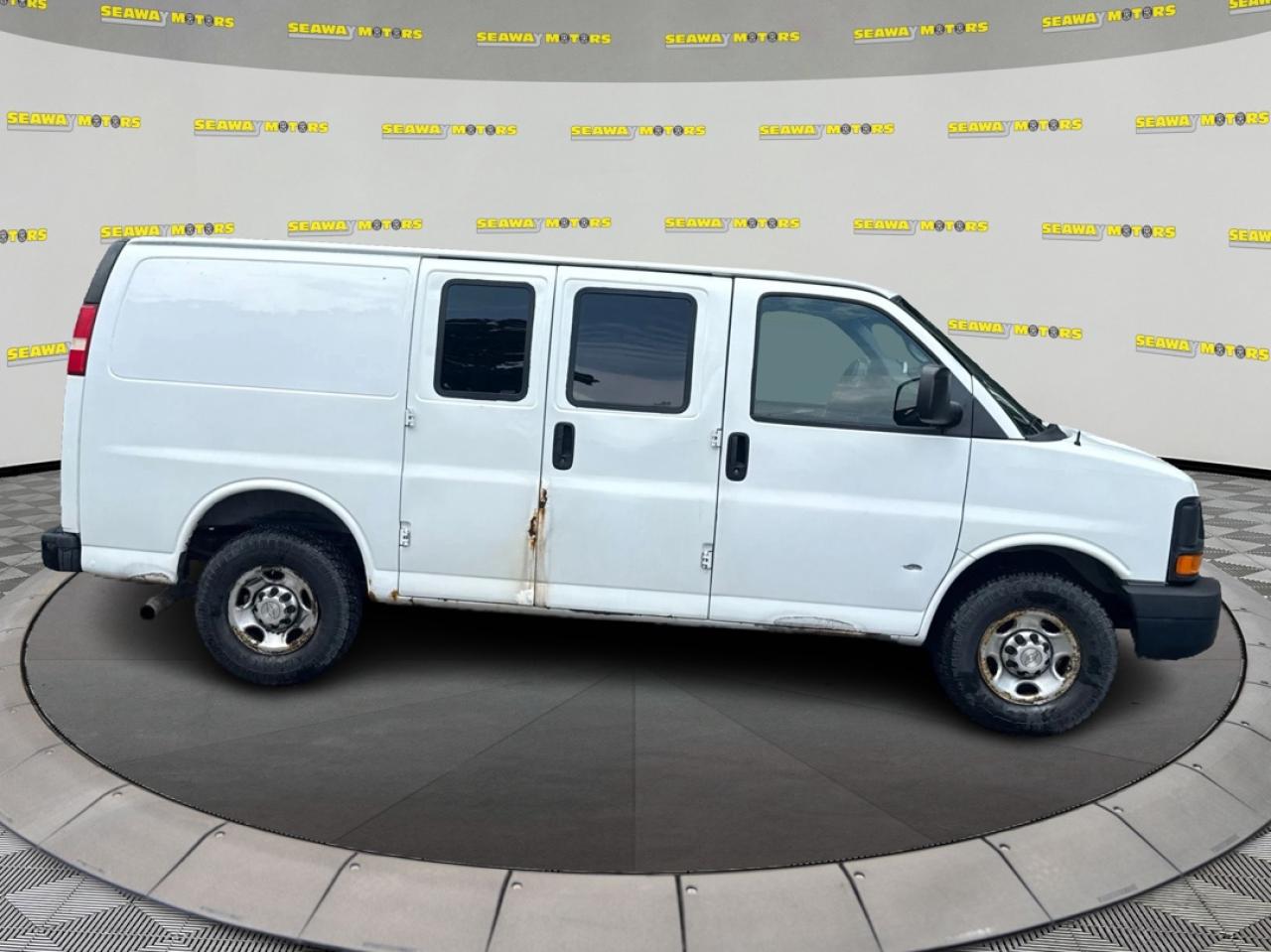 2012 Chevrolet Express G2500 - Photo #2