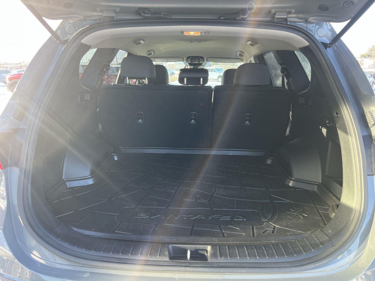 2023 Hyundai Santa Fe Preferred AWD, SIRIUS XM, APPLE CARPLAY/ANDROID AUTO, CRUISE CONTROL, HEATED SEATS, REMOTE START, BACK UP CAME Photo