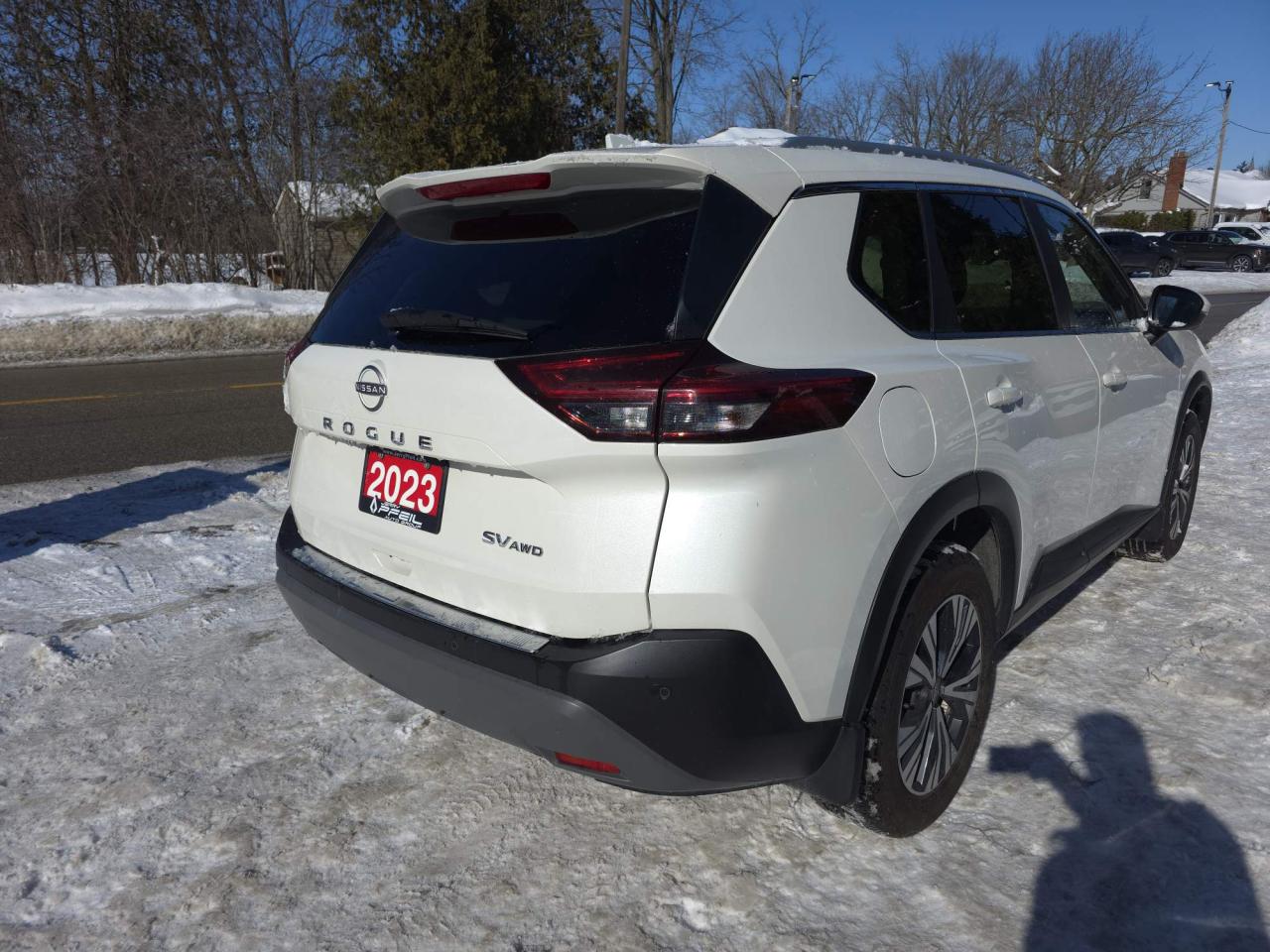 2023 Nissan Rogue SV Moonroof Sunroof, Heated seats, low kms Photo