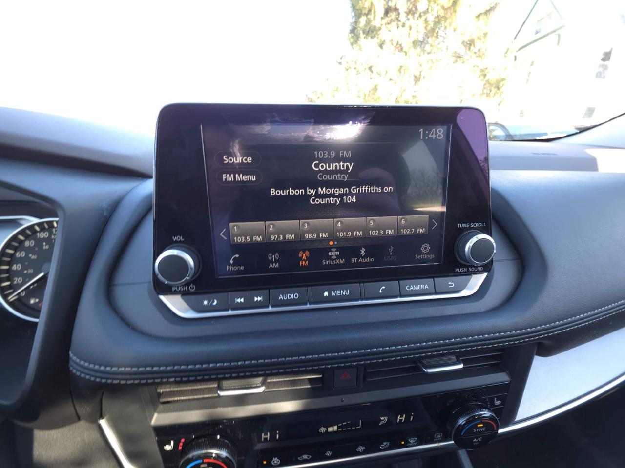 2023 Nissan Rogue SV Moonroof Sunroof, Heated seats, low kms Photo