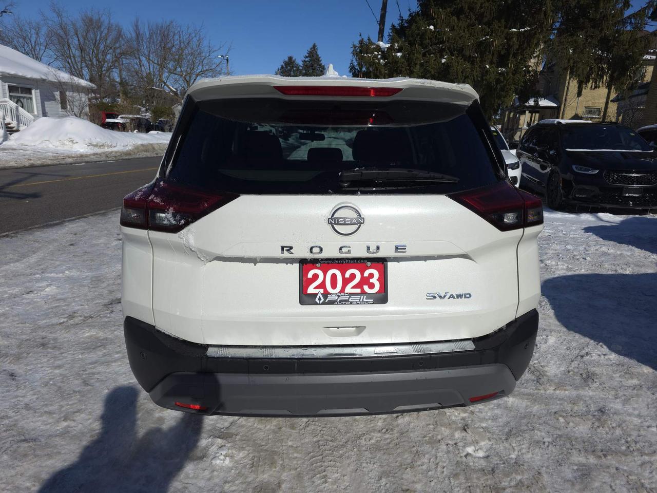 2023 Nissan Rogue SV Moonroof Sunroof, Heated seats, low kms Photo
