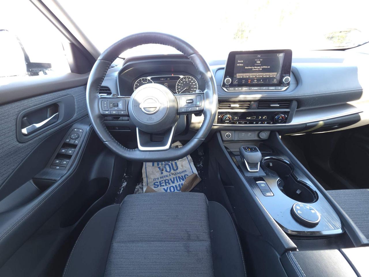 2023 Nissan Rogue SV Moonroof Sunroof, Heated seats, low kms Photo