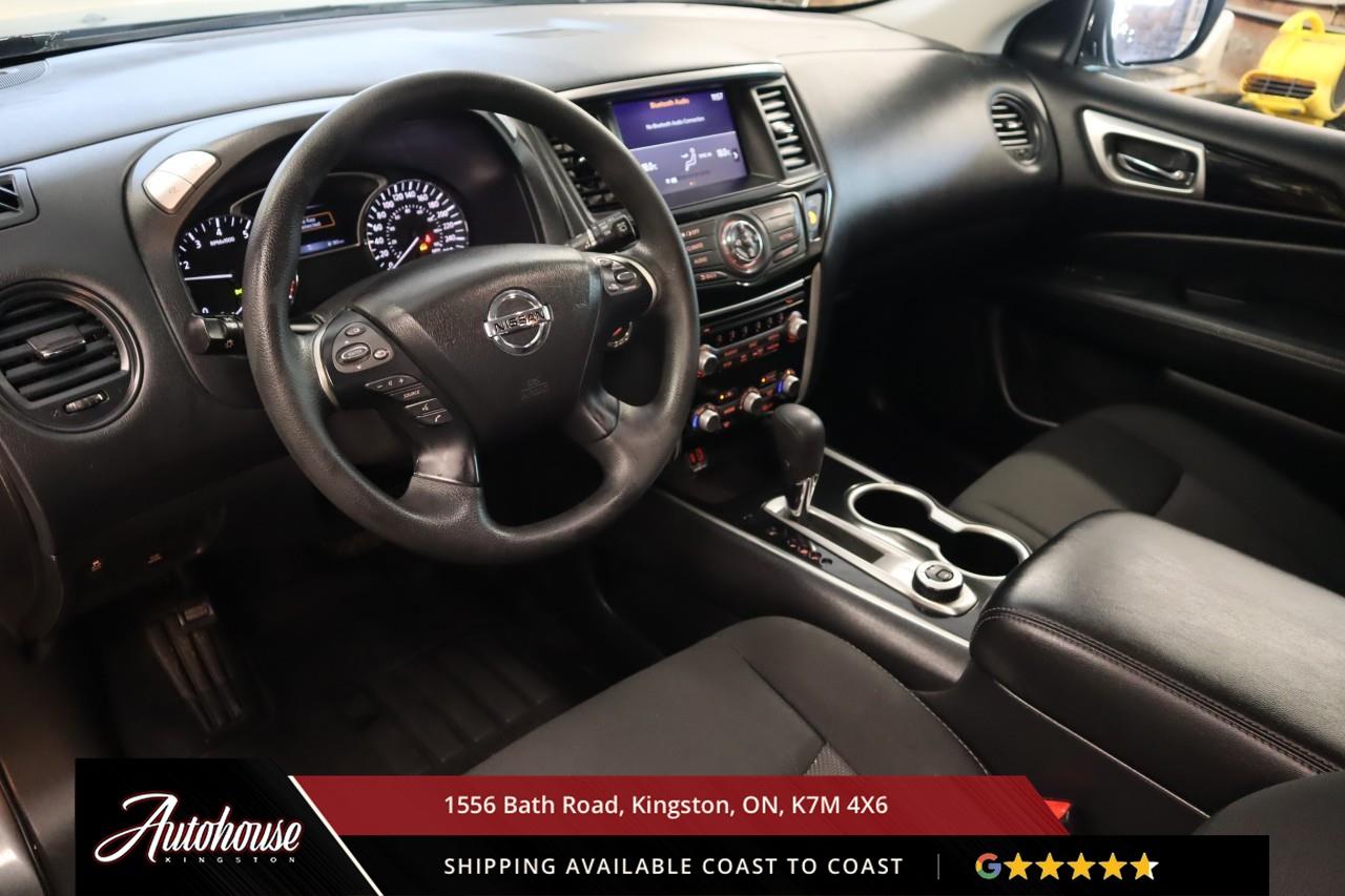 2020 Nissan Pathfinder 3RD ROW SEATING - BACKUP CAM Photo