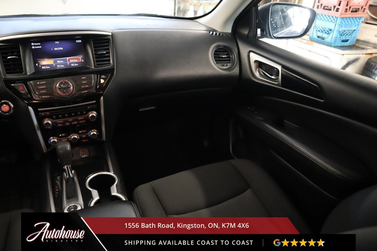 2020 Nissan Pathfinder 3RD ROW SEATING - BACKUP CAM Photo