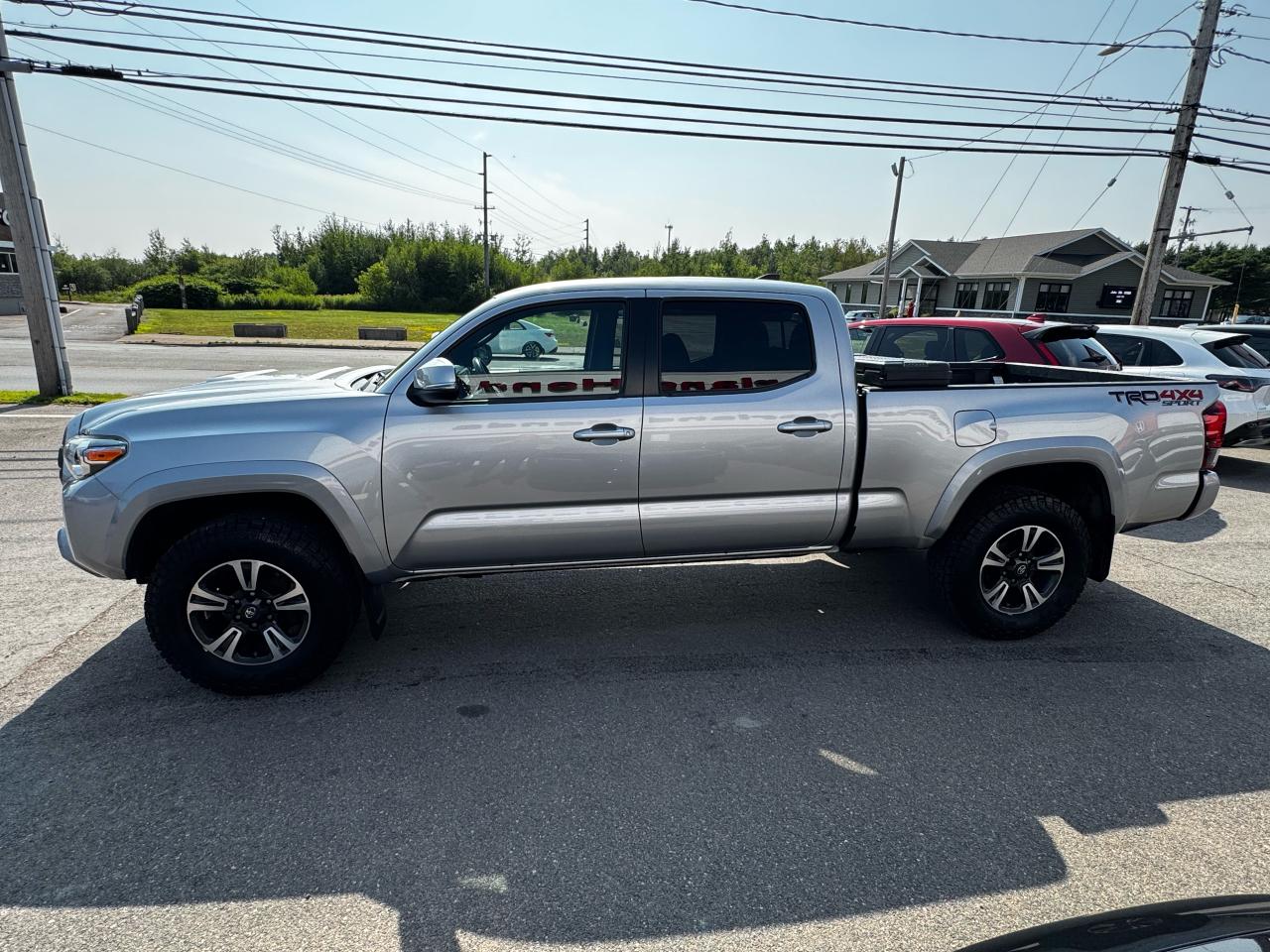 2018 Toyota Tacoma SR5 Photo4