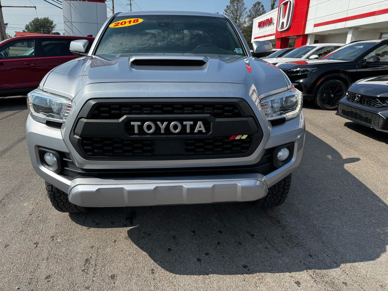 2018 Toyota Tacoma SR5 Photo2