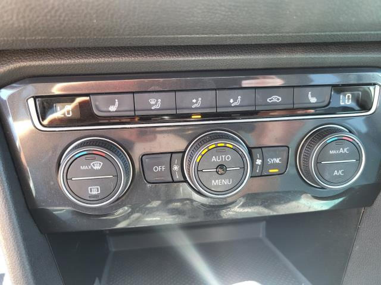 2020 Volkswagen Tiguan IQ DRIVE Photo40
