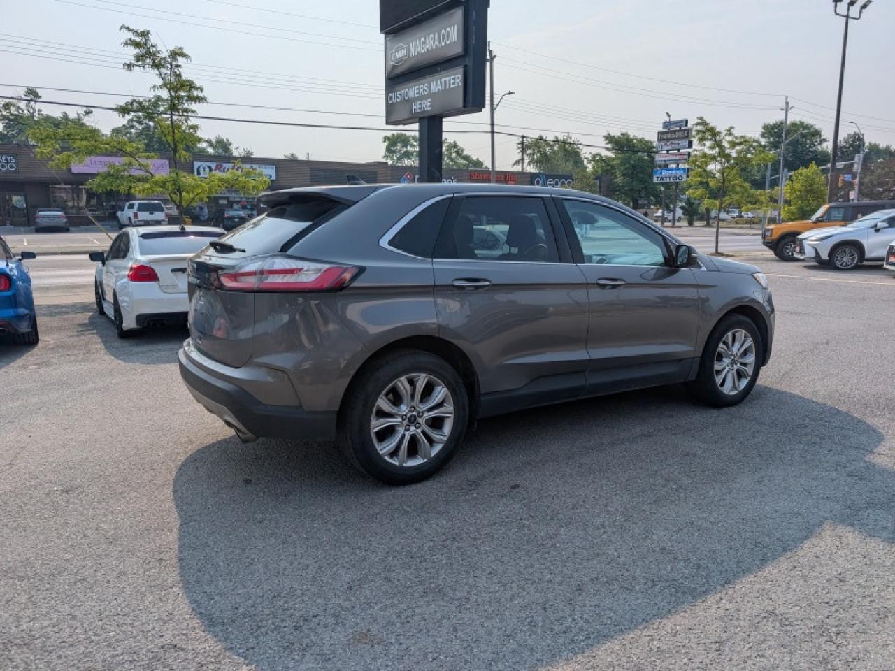 2021 Ford Edge Titanium  **CANADIAN TOURING PACKAGE** Photo4