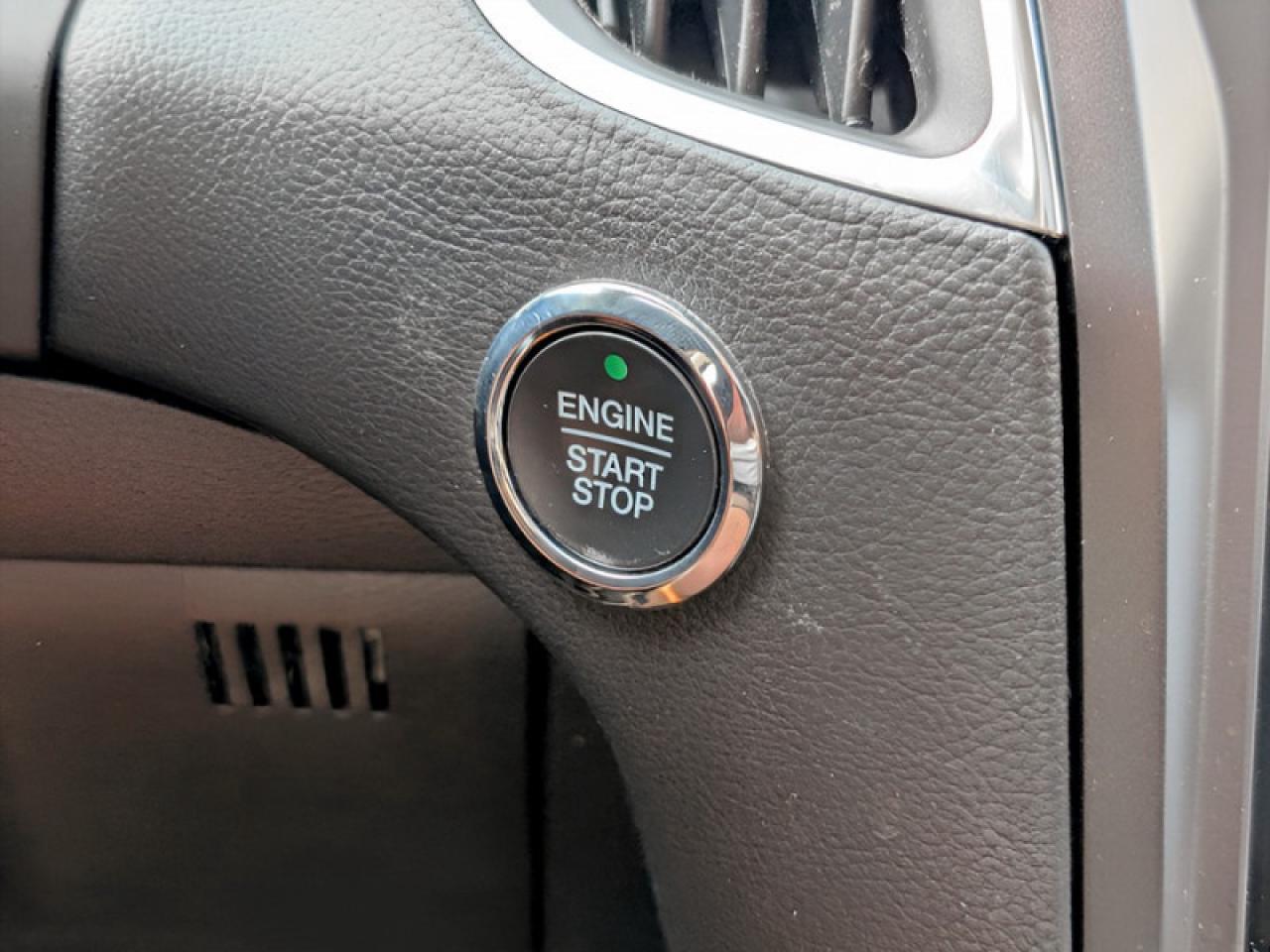 2021 Ford Edge Titanium  **CANADIAN TOURING PACKAGE** Photo